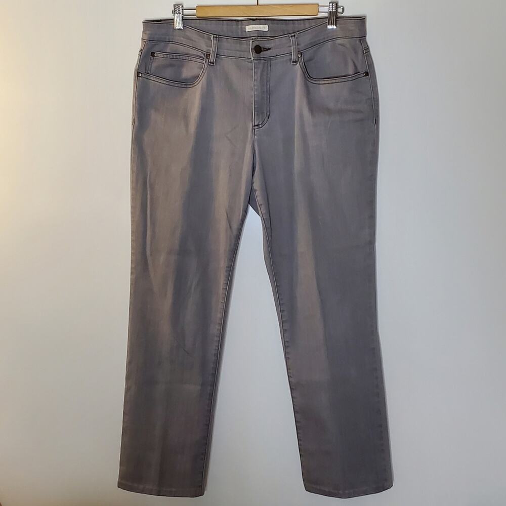 Eileen Fisher Organic Cotton light grey straight leg jeans in Size 14